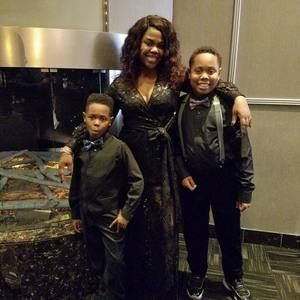 Meet your Posher, Akia